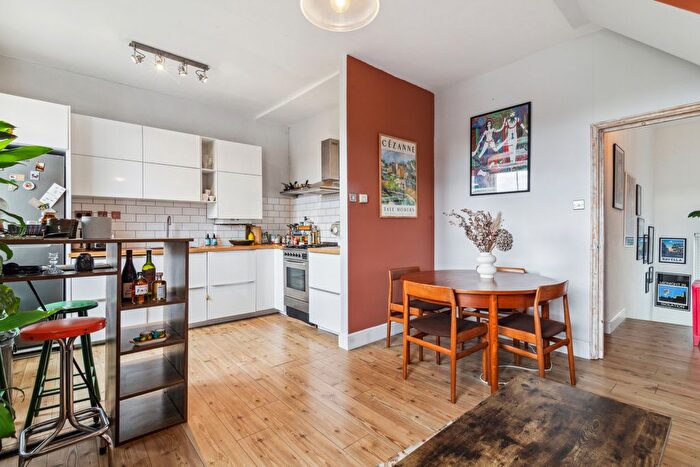 2 Bedroom Flat To Rent In Albion Road, Newington Green, N16