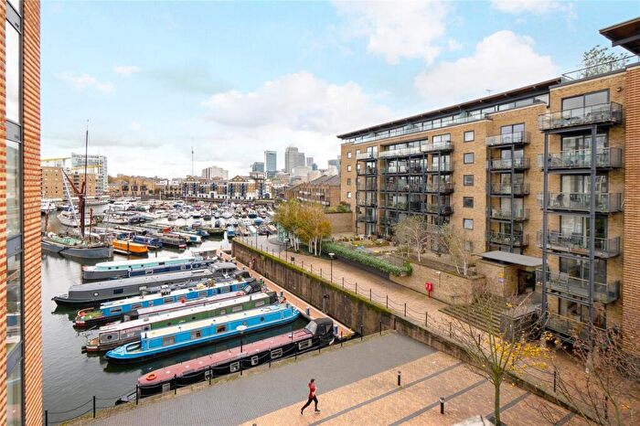 2 Bedroom Apartment To Rent In Berglen Court, Branch Road, London, E14