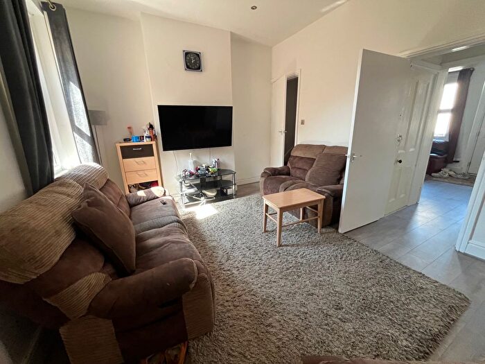 5 Bedroom End Terrace House To Rent In Radford Avenue, Kidderminster, DY10