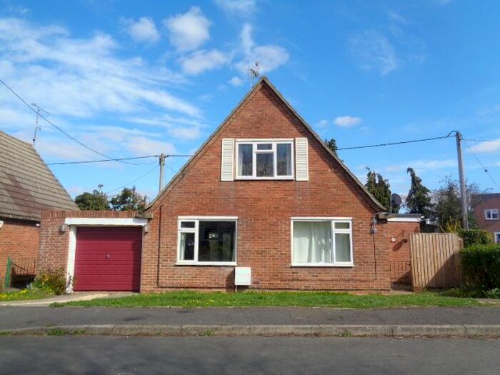 3 Bedroom Detached Bungalow To Rent In Glevum Close, Purton, Swindon, SN5