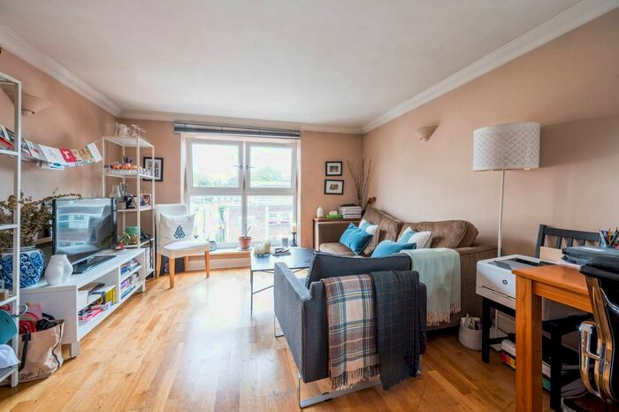 2 Bedroom Flat To Rent In Chelsea Court, Melville Place, Angel, London, N1