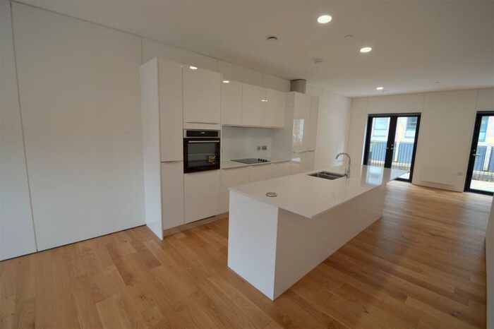 3 Bedroom Town House To Rent In Lockyard Lane, Manchester, M4