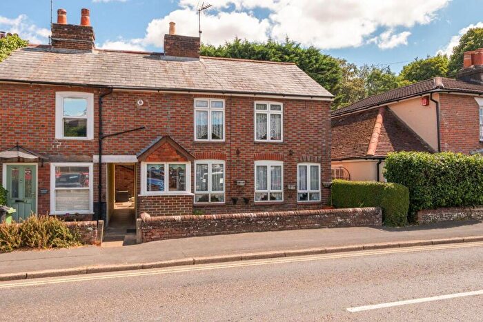 3 Bedroom Cottage For Sale In London Road, Horndean, Waterlooville, Hampshire, PO8