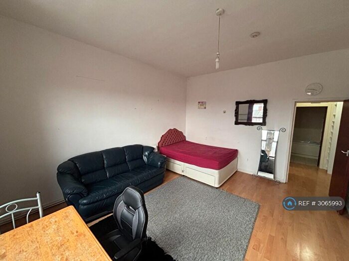 Studio To Rent In Moss Lane East, Manchester, M14