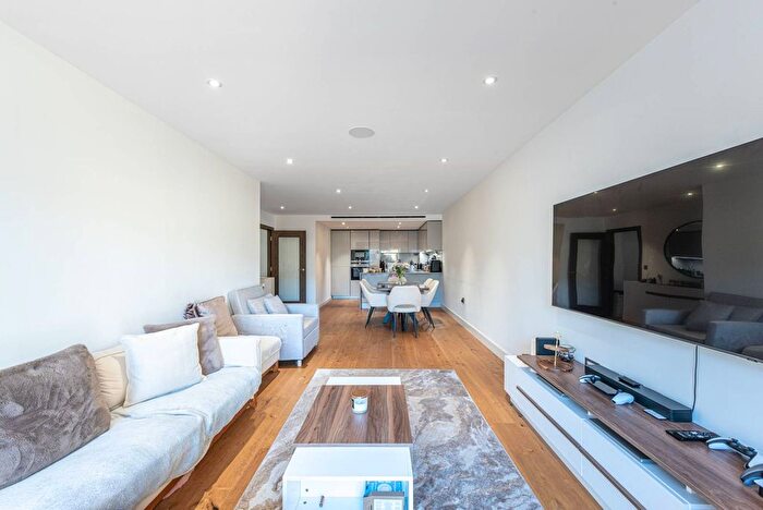 3 Bedroom Flat To Rent In Aerodrome Road, Colindale, London, NW9