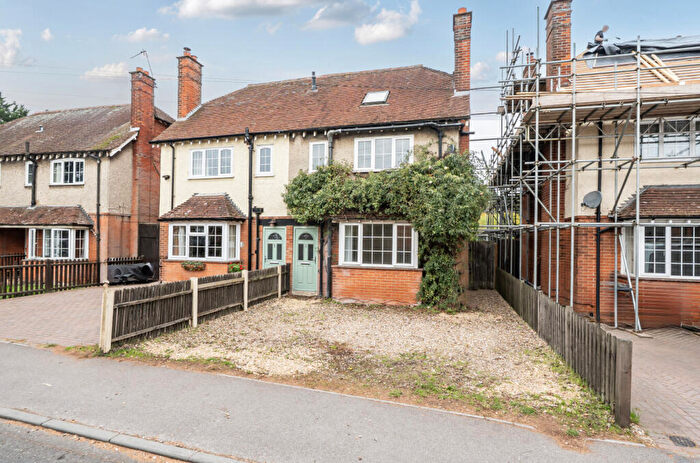 4 Bedroom Semi Detached House For Sale In Duttons Road, Romsey, Hampshire, SO51