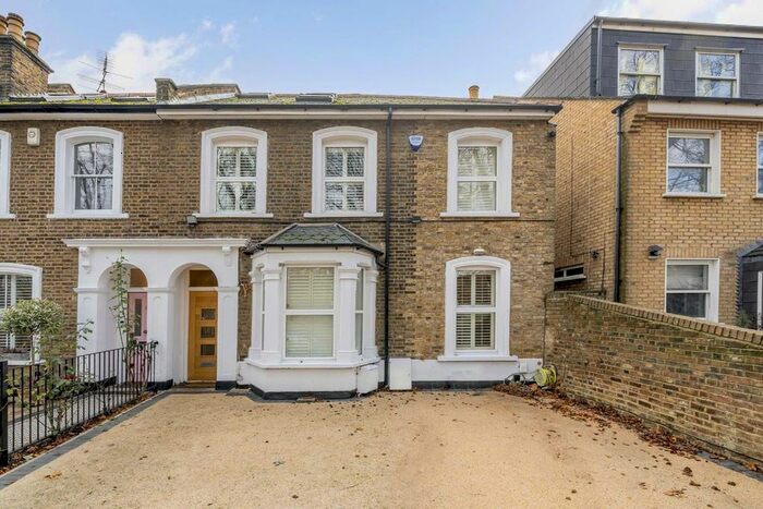 4 Bedroom Property To Rent In Hardwicke Road, London, W4