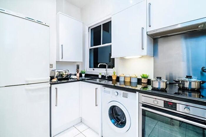 2 Bedroom Flat To Rent In Longley Road, London, SW17