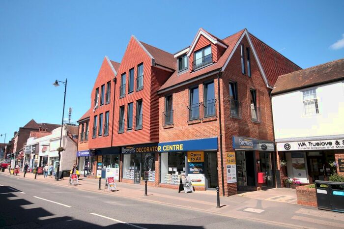 2 Bedroom Flat To Rent In High Street, Dorking, RH4