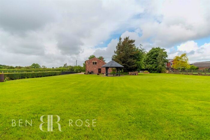 4 Bedroom Detached House For Sale In Ulnes Walton Lane, Leyland, PR26