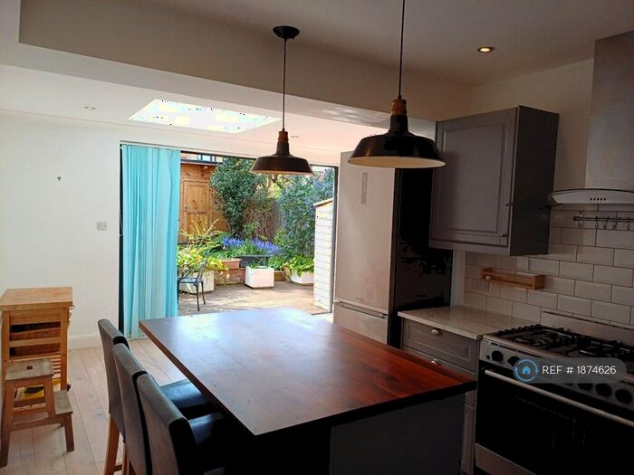 3 Bedroom Flat To Rent In Brent, London, NW10