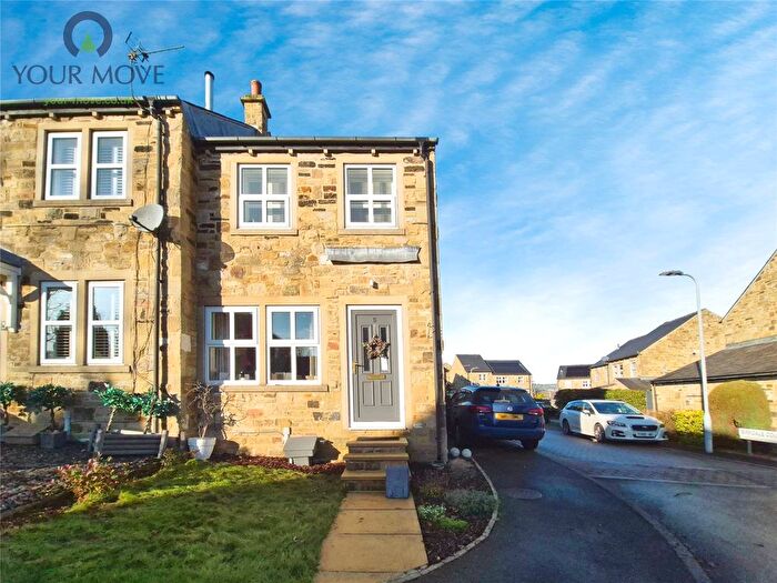 3 Bedroom Semi-Detached House For Sale In The Fairways, Low Utley, Keighley, West Yorkshire, BD20