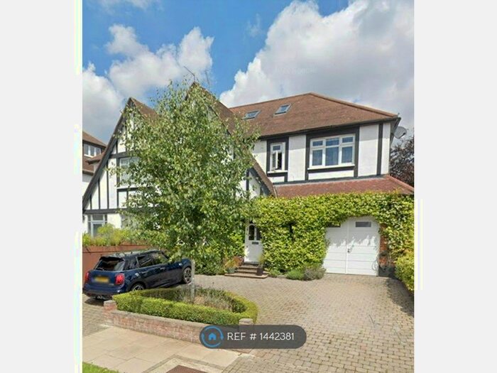 6 Bedroom Semi-Detached House To Rent In Abbots Gardens, London, N2