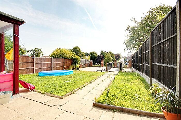 4 Bedroom Semi-Detached House To Rent In Carlton Avenue, Oakwood, N14