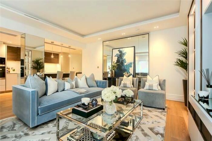 2 Bedroom Flat To Rent In Kensington Gardens Square, London, W2