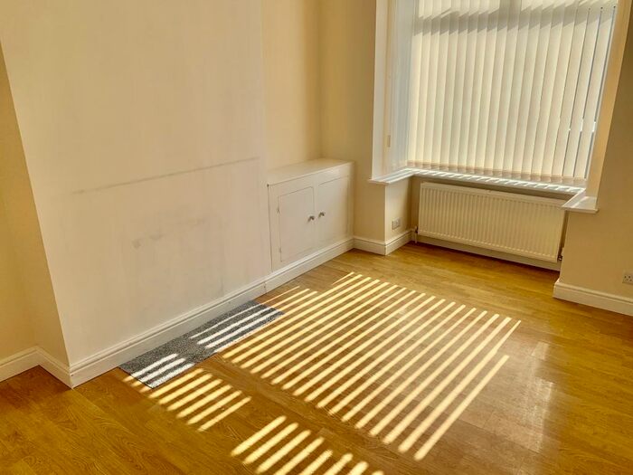 2 Bedroom House To Rent In Tynwald Hill, L13