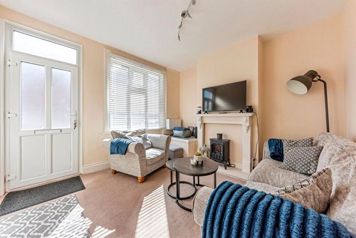 2 Bedroom Terraced House For Sale In Tyndal Road, Grantham, NG31
