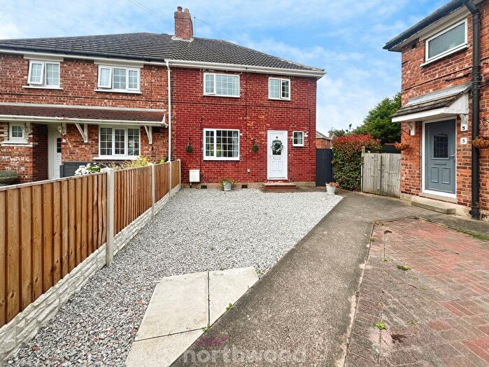 3 Bedroom Semi-Detached House For Sale In Geneva Square, Moorends, Doncaster, DN8