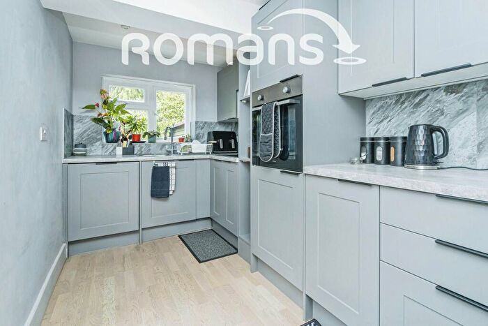 3 Bedroom Terraced House To Rent In Connaught Road, GU19