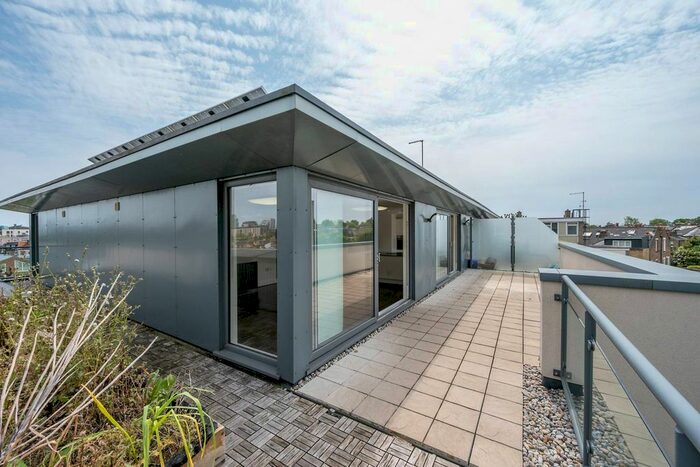 2 Bedroom Flat To Rent In Lebanon Road, Wandsworth, London, SW18