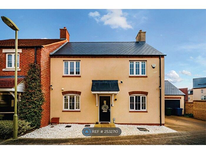 3 Bedroom Semi-Detached House To Rent In Huntingdon Road, Bicester, OX26