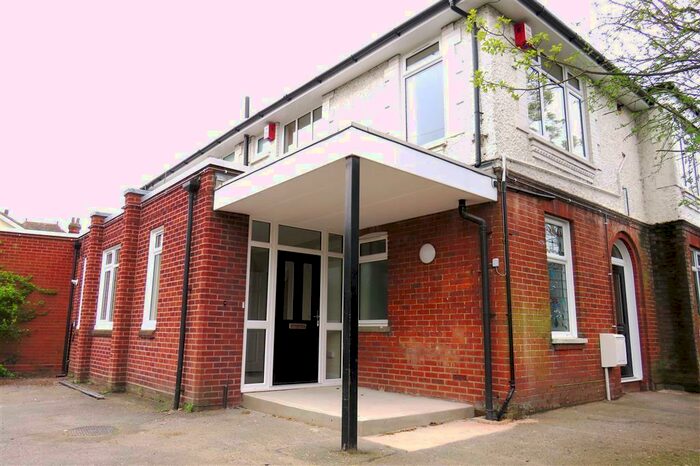 2 Bedroom Flat To Rent In Woodbridge Road East, Ipswich, IP4