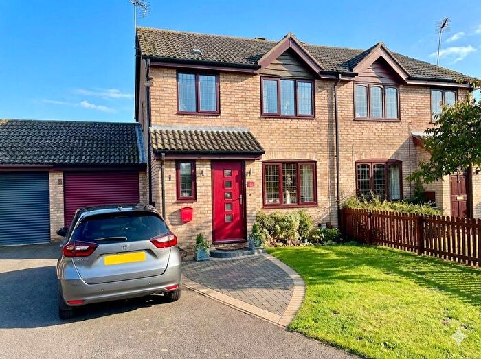 3 Bedroom Semi-Detached House For Sale In Flora Thompson Drive, Newport Pagnell, MK16
