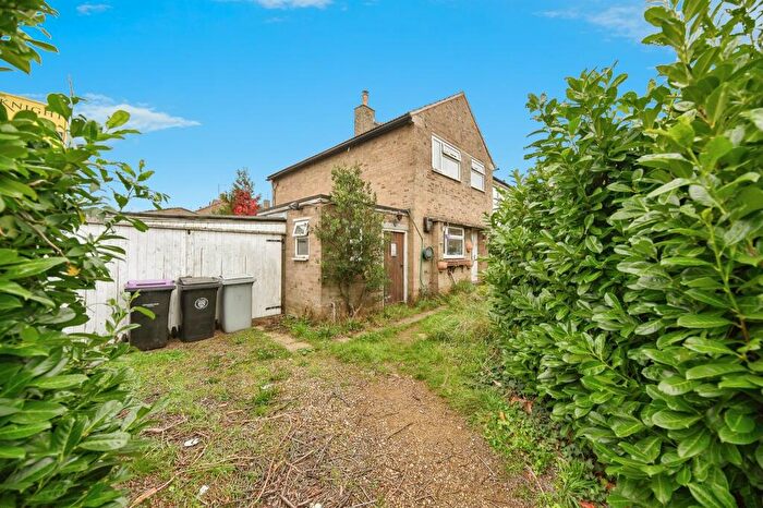 3 Bedroom End Of Terrace House For Sale In Windsor Close, Stamford, PE9