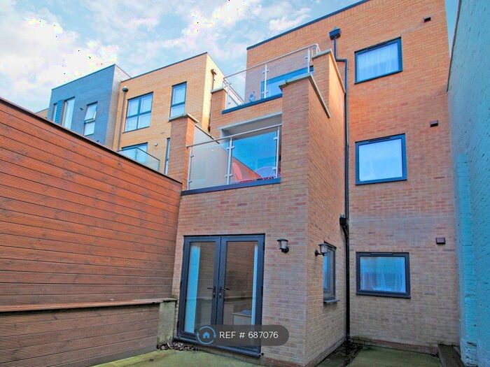 2 Bedroom Flat To Rent In Hither Green, London, SE13