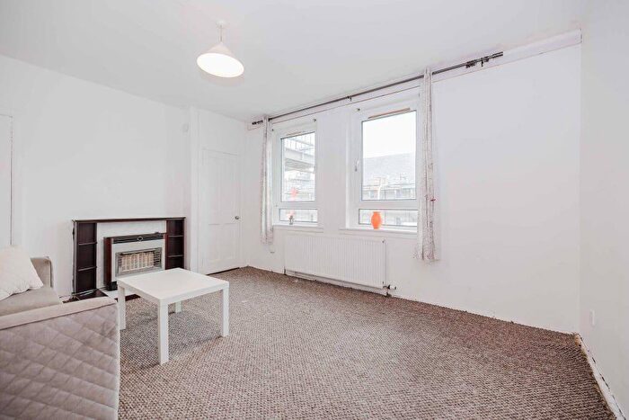 2 Bedroom Flat To Rent In L Granton Medway, Edinburgh, EH5