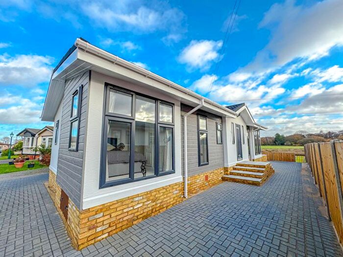 2 Bedroom Park Home For Sale In Weybridge Park Estate, Addlestone, KT15