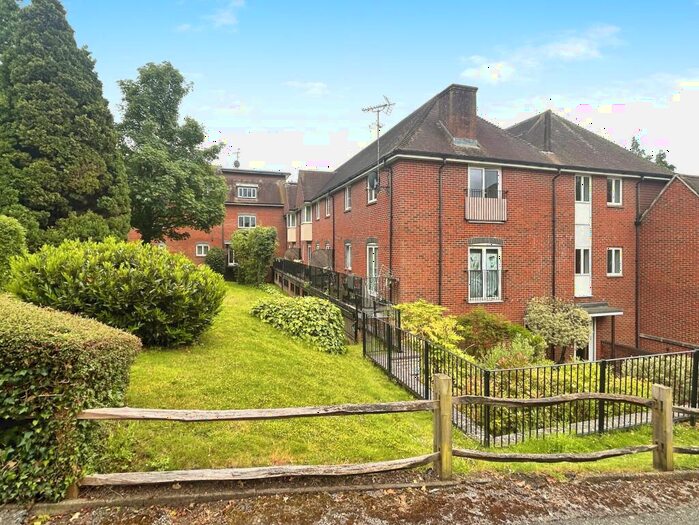 2 Bedroom Apartment To Rent In Clifton Heights, Dorking, RH4