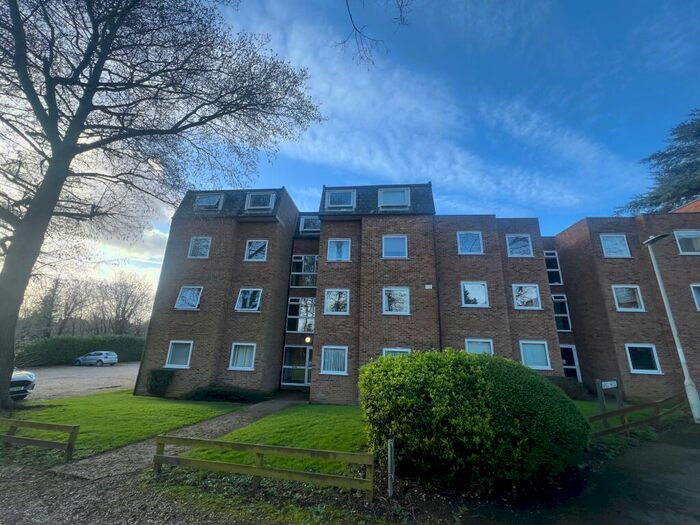 2 Bedroom Flat To Rent In Briardale, Ware, SG12