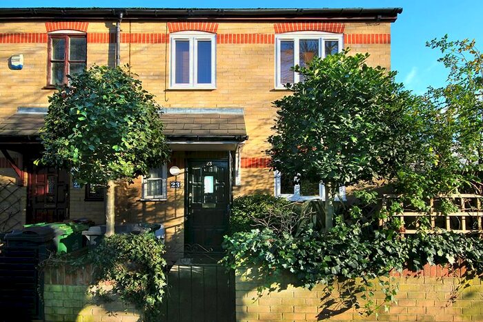 2 Bedroom Property To Rent In Crescent Road, London, E10