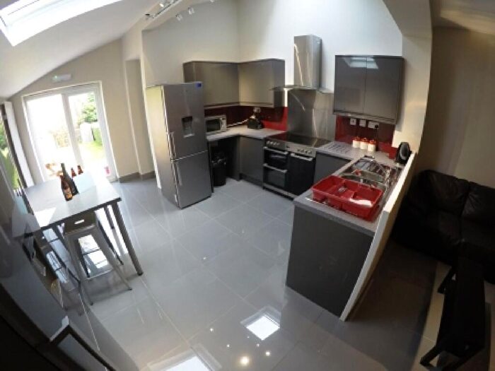 6 Bedroom House To Rent In Heeley Road, Selly Oak, Birmingham, West Midlands, B29