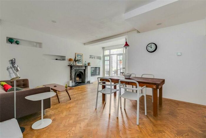 2 Bedroom Flat To Rent In Thornhill Crescent, Islington, London, N1