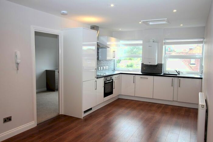 1 Bedroom Flat To Rent In The Broadway, Farnham Common, Slough, SL2