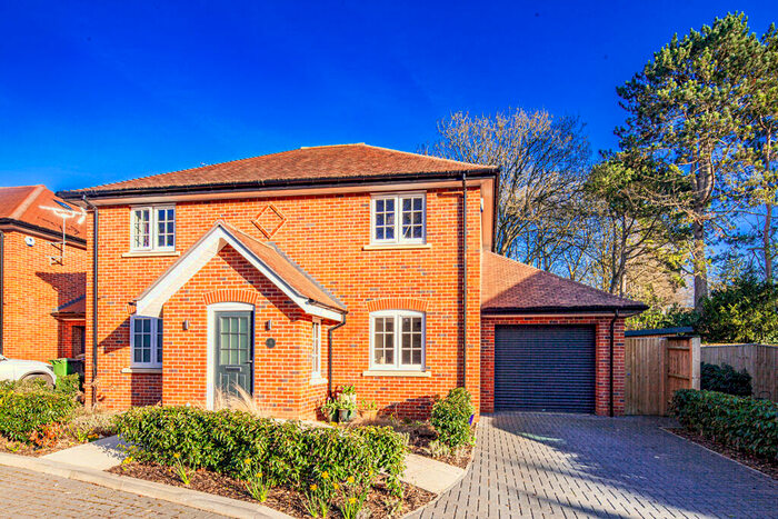 3 Bedroom Detached House For Sale In Ash Hurst, Goring On Thames, RG8