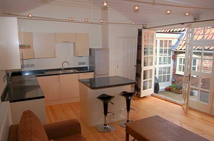 2 Bedroom Apartment To Rent In Steep Hill, Lincoln, LN2
