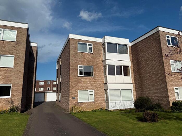 3 Bedroom Flat For Sale In Queens Road, Frinton-on-sea, CO13