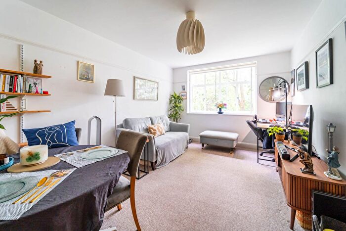 1 Bedroom Flat For Sale In Haslemere Road, Crouch End, N8