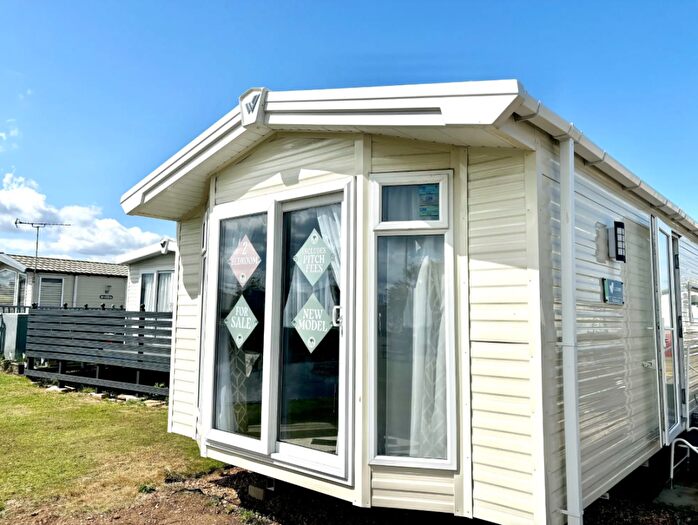 2 Bedroom Park Home For Sale In Snettisham Holiday Park, PE31