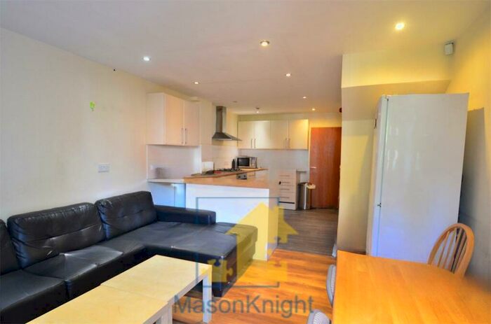 5 Bedroom Terraced House To Rent In &#. Pppw For Group Of People. Bedroom Student House InRose Cottage, Selly Oak. Mins Walk From University Of Bi, B29