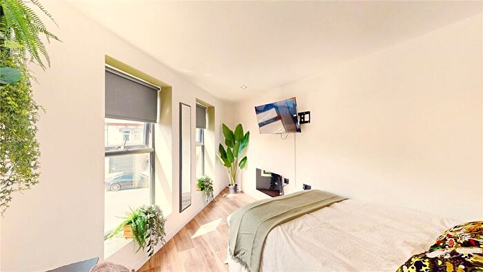 Apartment To Rent In - Pershore Road, Stirchley, Birmingham, B30