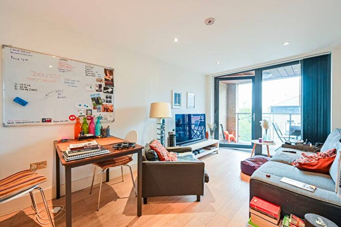 1 Bedroom Flat To Rent In Fairfield Road, Bow, London, E3