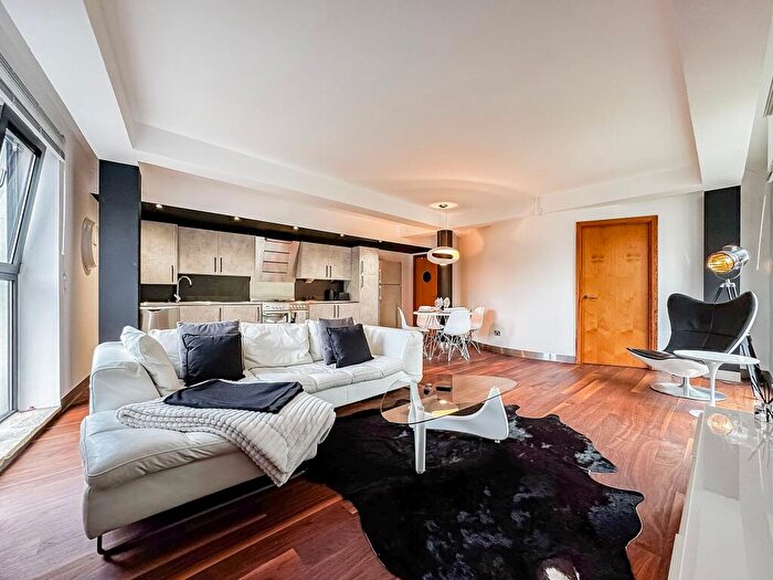 2 Bedroom Apartment To Rent In Simpsons Fold West, Dock Street, Leeds, LS10