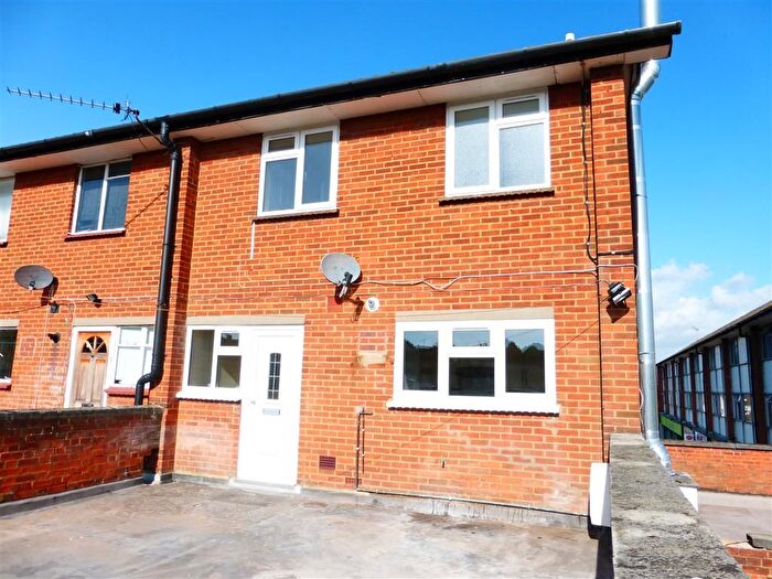 3 Bedroom Flat To Rent In Gloucester Avenue, Chelmsford, CM2