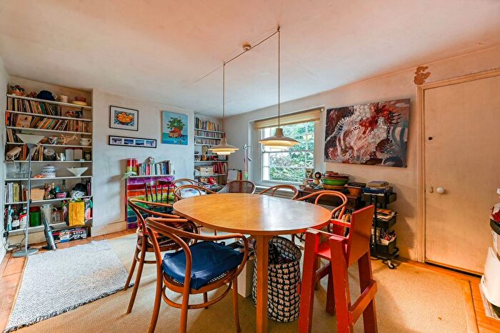4 Bedroom Terraced House For Sale In Lonsdale Road, Notting Hill, London, W11