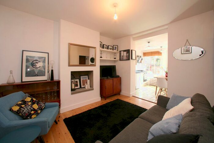 1 Bedroom Flat To Rent In Shakspeare Walk, London, N16