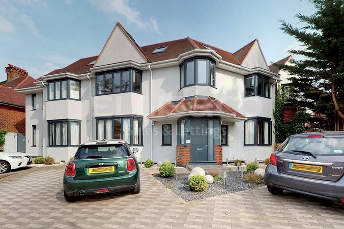 2 Bedroom Flat To Rent In Woodstock Road, London, NW11